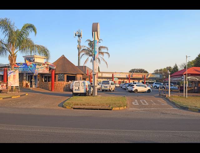 1,205M² RETAIL FOR SALE IN FARRARMERE